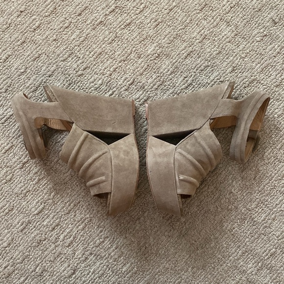 L.A.M.B. Gwen Stefani Suede Cut Out Platform Wedge Sandals Lamb size 8.5 - Picture 4 of 12